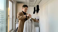 버리던 화장지 심으로 옷걸이 어깨 자국 줄이는 초간단 빨래 꿀팁