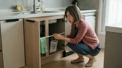 압축봉 하나로 주방 틈새 수납이 살아나는 3가지 배치법