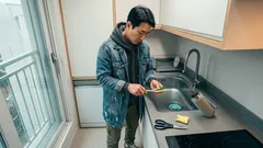 버릴 칫솔로 5분 만에 완성하는 물병 바닥 세척 스펀지