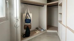 S자 후크 하나로 옷장 데드스페이스를 수납칸으로 바꾸는 방법